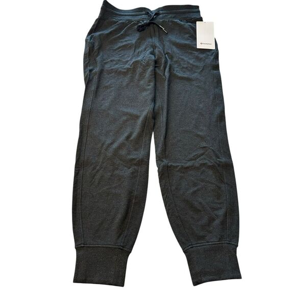 Lululemon Women’s 8 High-Rise Jogger Ready to Fleece 
Heathered Black Sweatpants - Picture 2 of 12